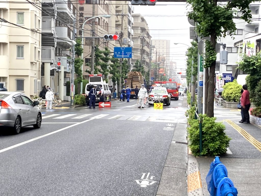 綾瀬駅近くで事故