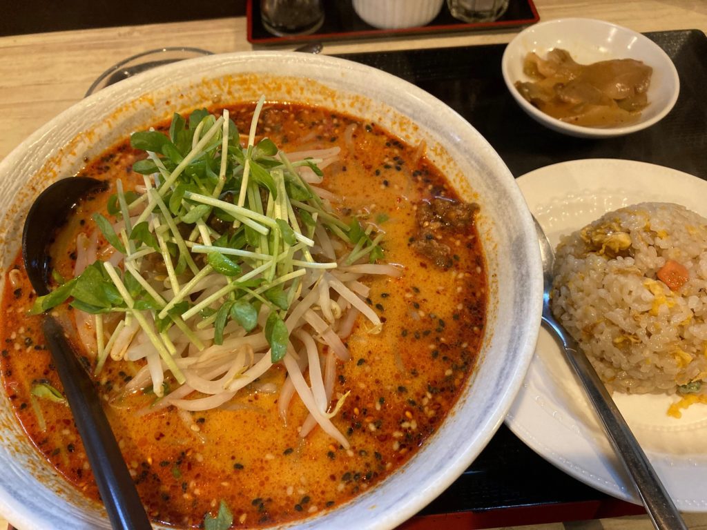 中華屋の担々麺