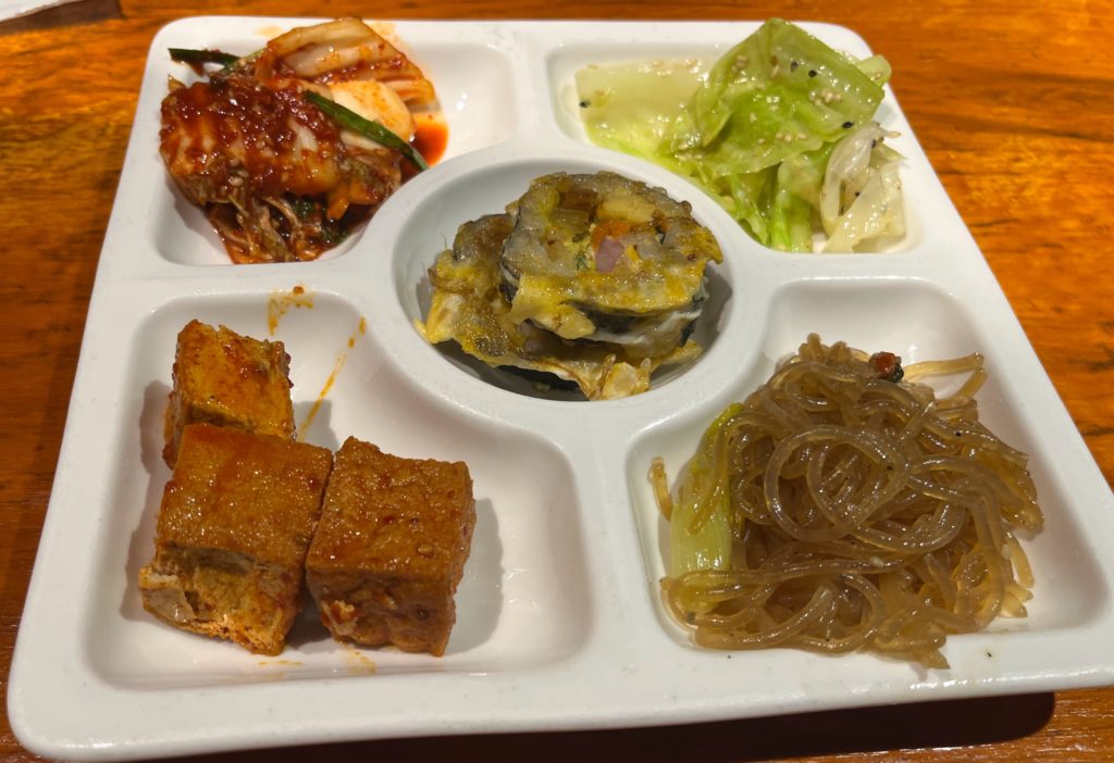 韓国料理店にて、水がほしい