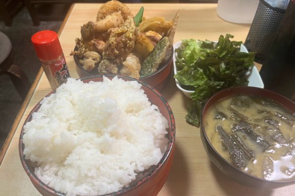 ご飯てんこ盛りのお店