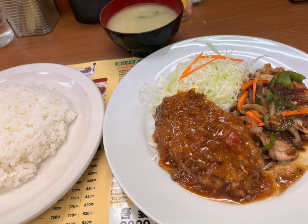 近所の洋食屋さんへ