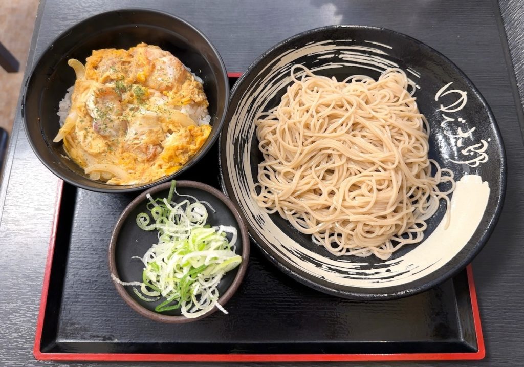 行きつけのそばやさんでたぶん昔の同僚がいたんだけど